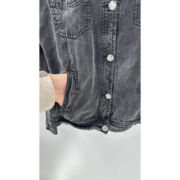 Ariat black gray lightweight shacket with Aztec native indigenous accent buttons - Picture 7 of 9